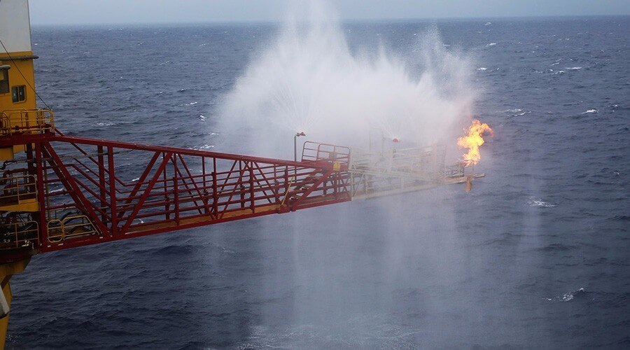 中国首次试采海底可燃冰成功 中集"蓝鲸1号"承担重任