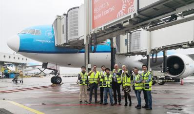 中集天达全球首创无人驾驶智能登机桥在荷兰机场正式启用
